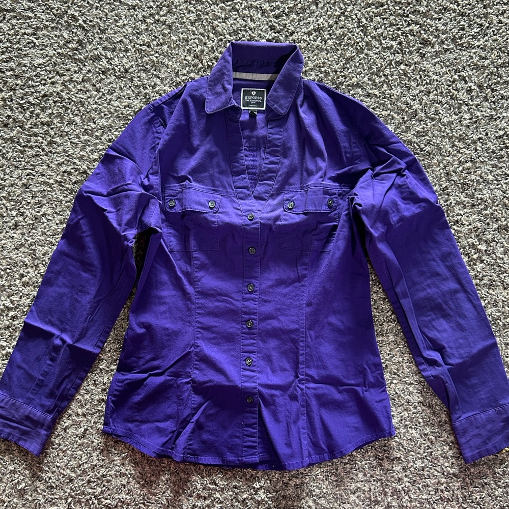 Express Essential Button-Down Blouse - Picture 2 of 9